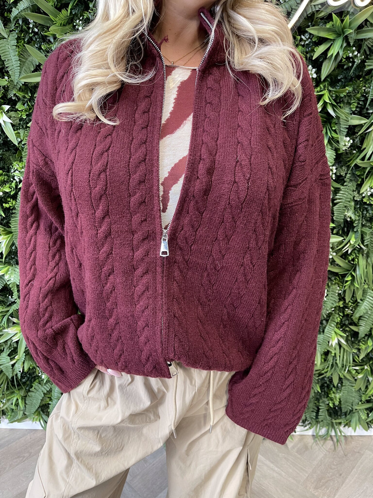 Vest kabel met flair mouwen bordeaux