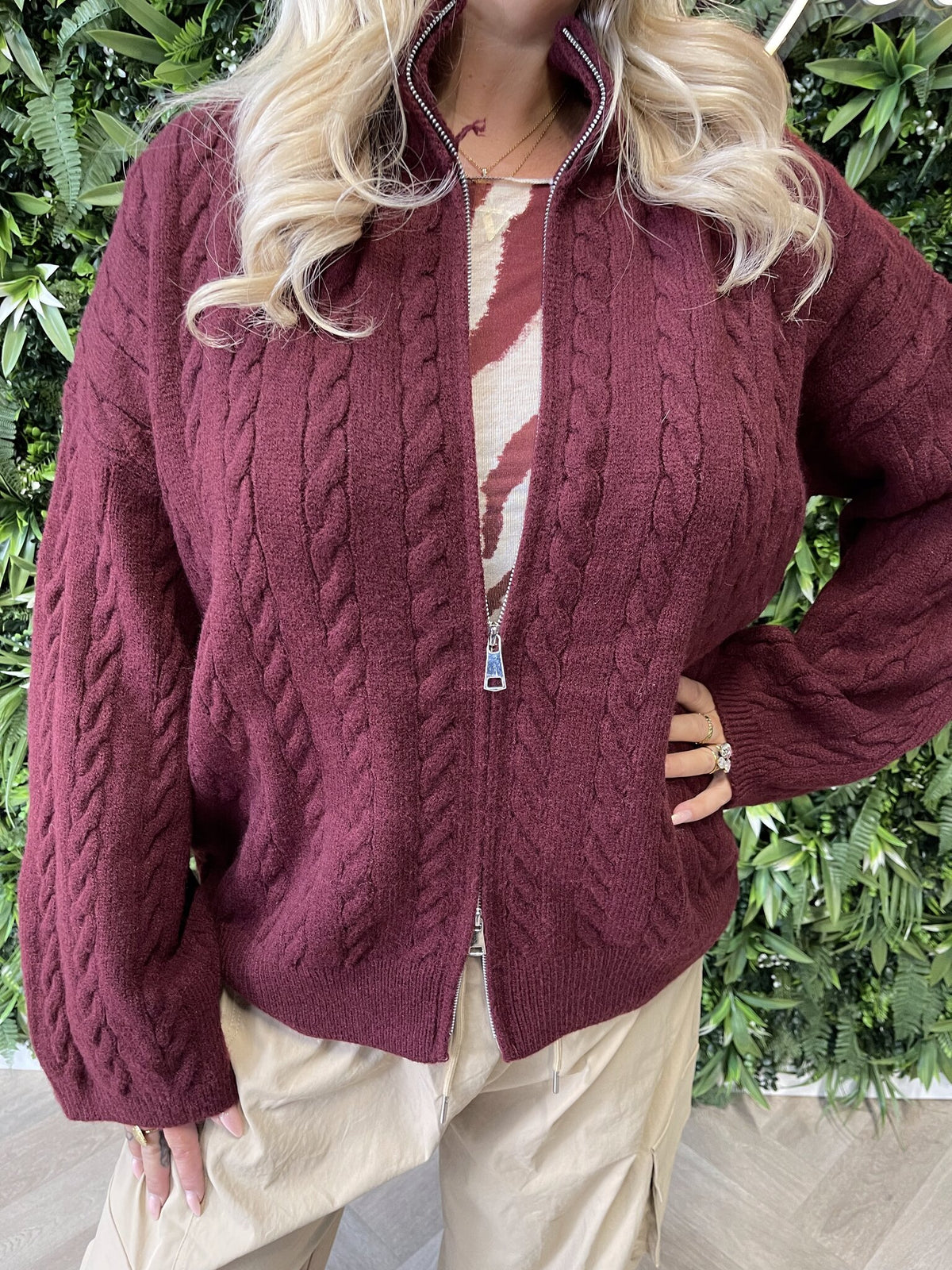 Vest kabel met flair mouwen bordeaux
