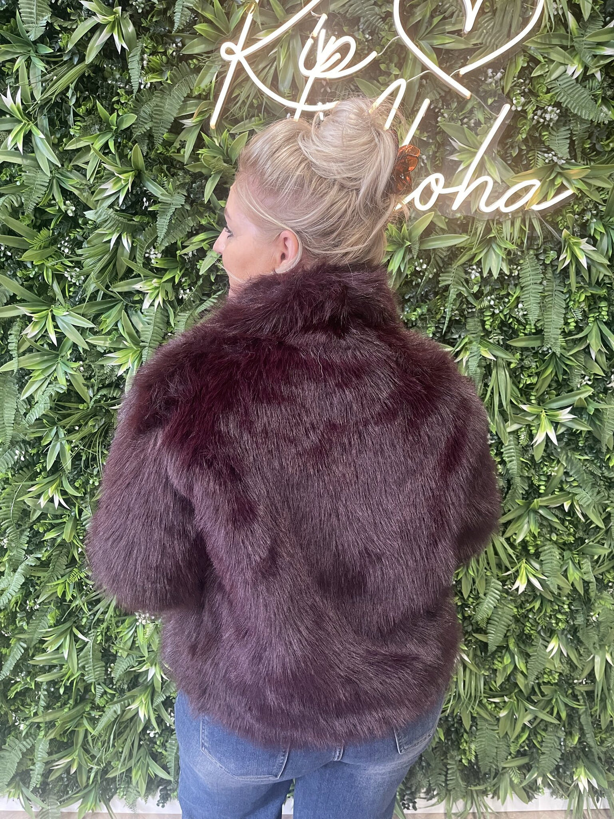 Fake fur jas bordeaux