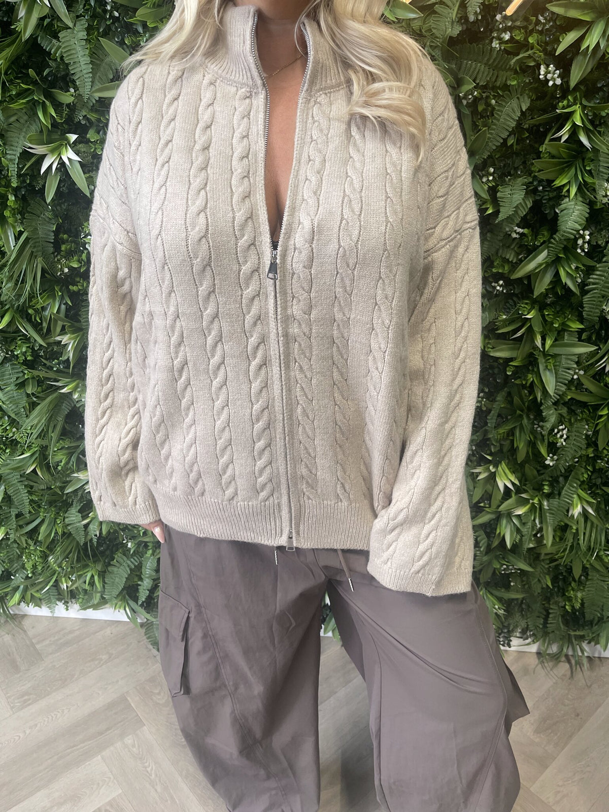 Vest kabel met flair mouwen beige