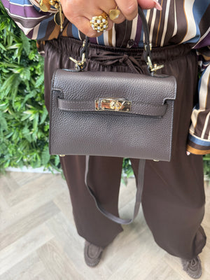Tas met goudkleurige sluiting donkerbruin