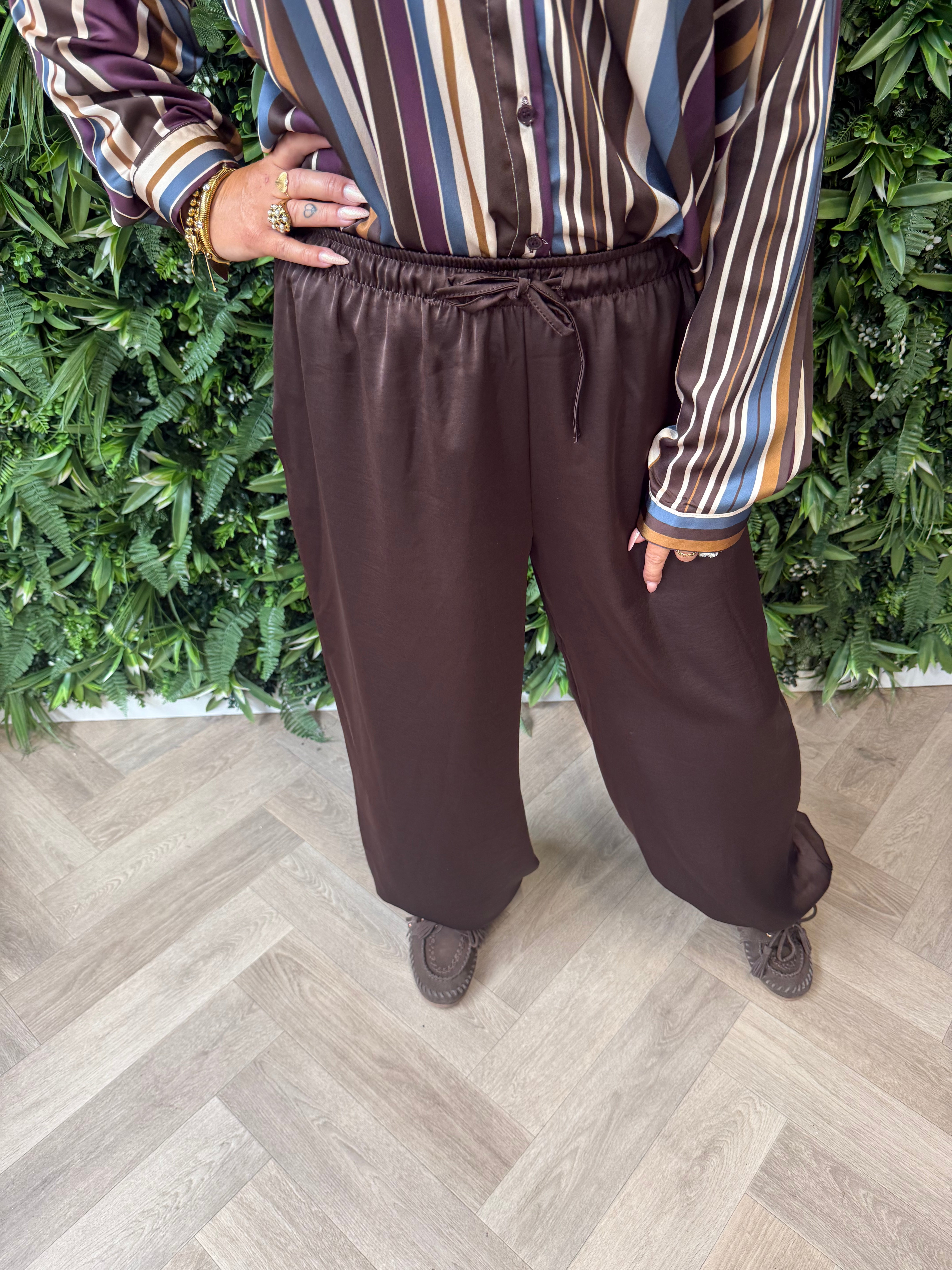 Silky broek met aantrekkoord donkerbruin