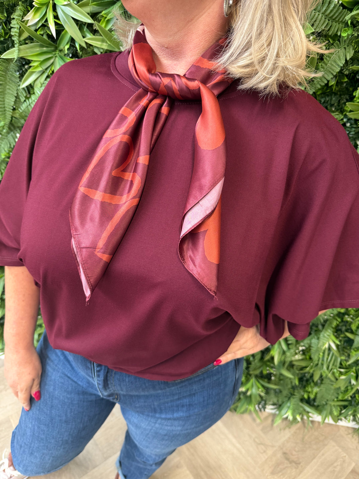 Kort sjaaltje met hartjes design bordeaux