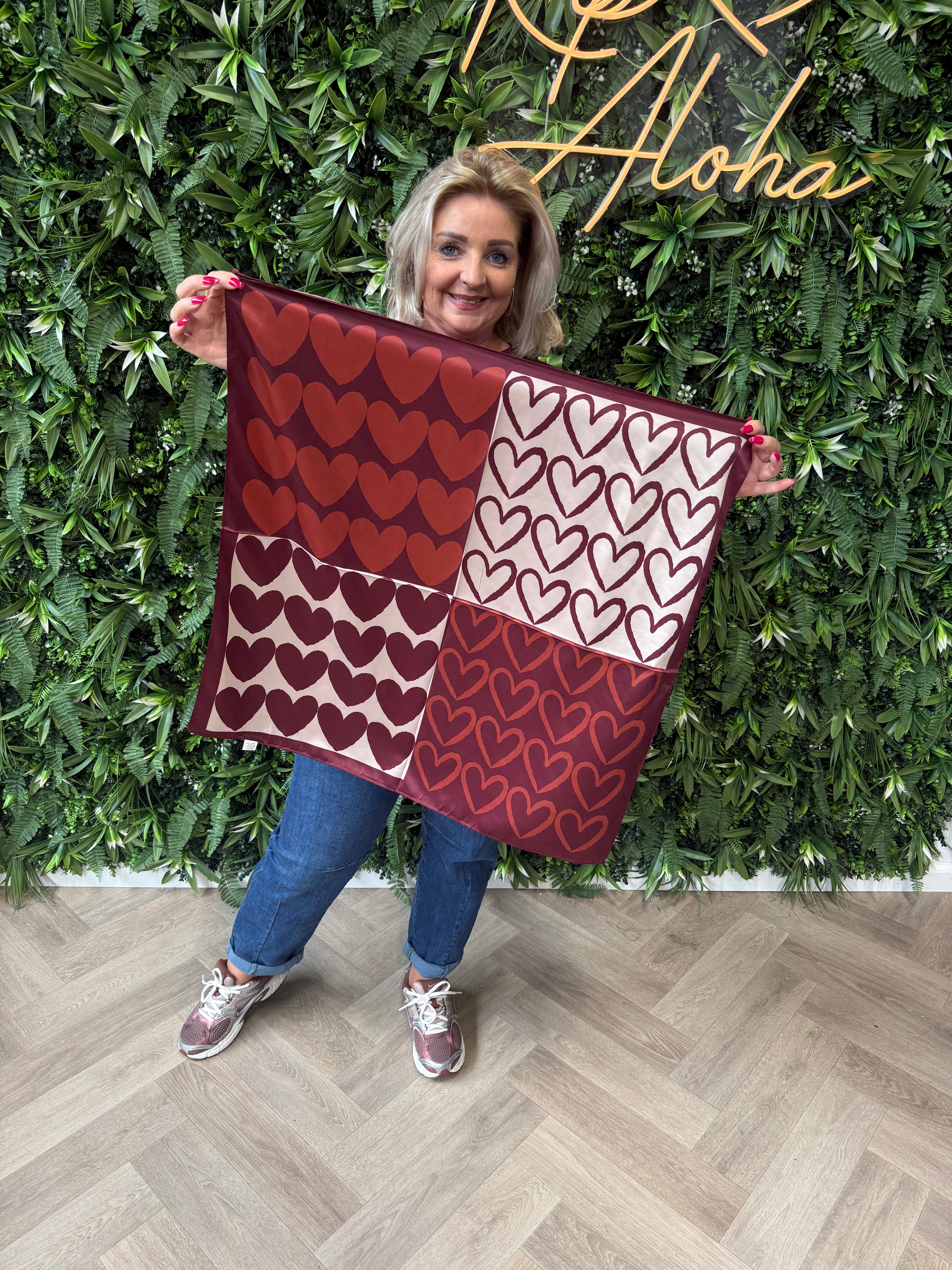 Kort sjaaltje met hartjes design bordeaux
