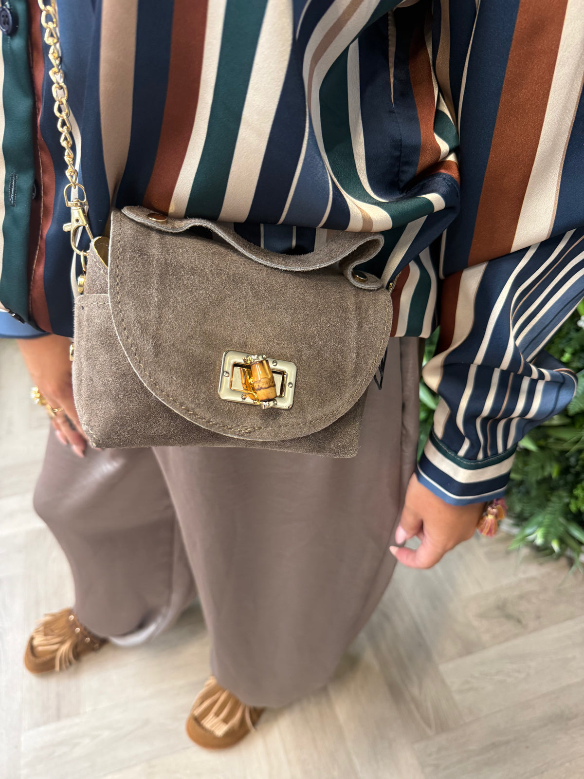 Kleine tas met gouden sluiting taupe