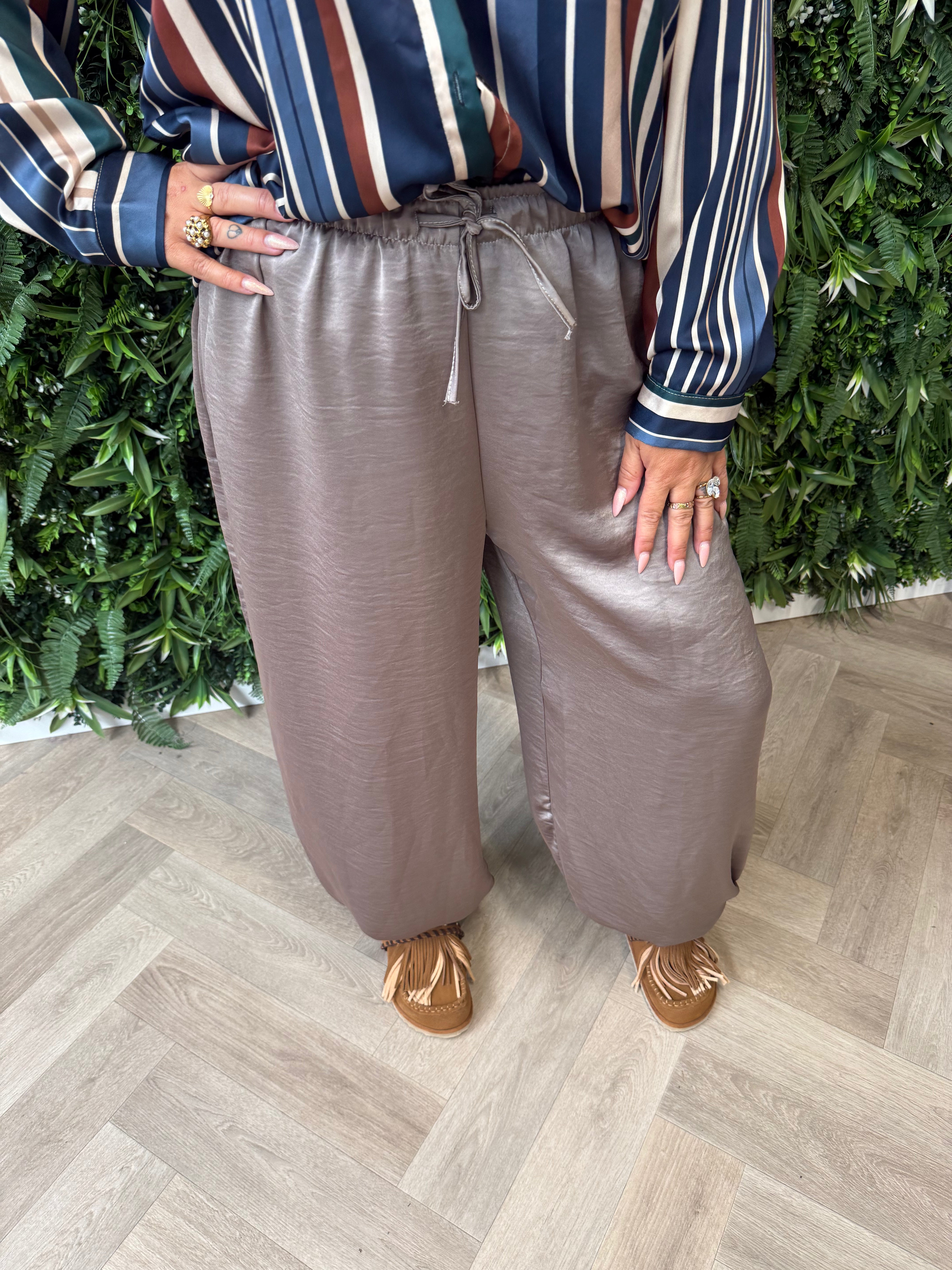 Silky broek met aantrekkoord taupe
