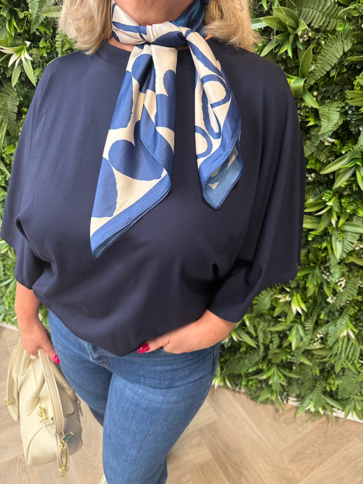 Top met elastieken onderkant marineblauw
