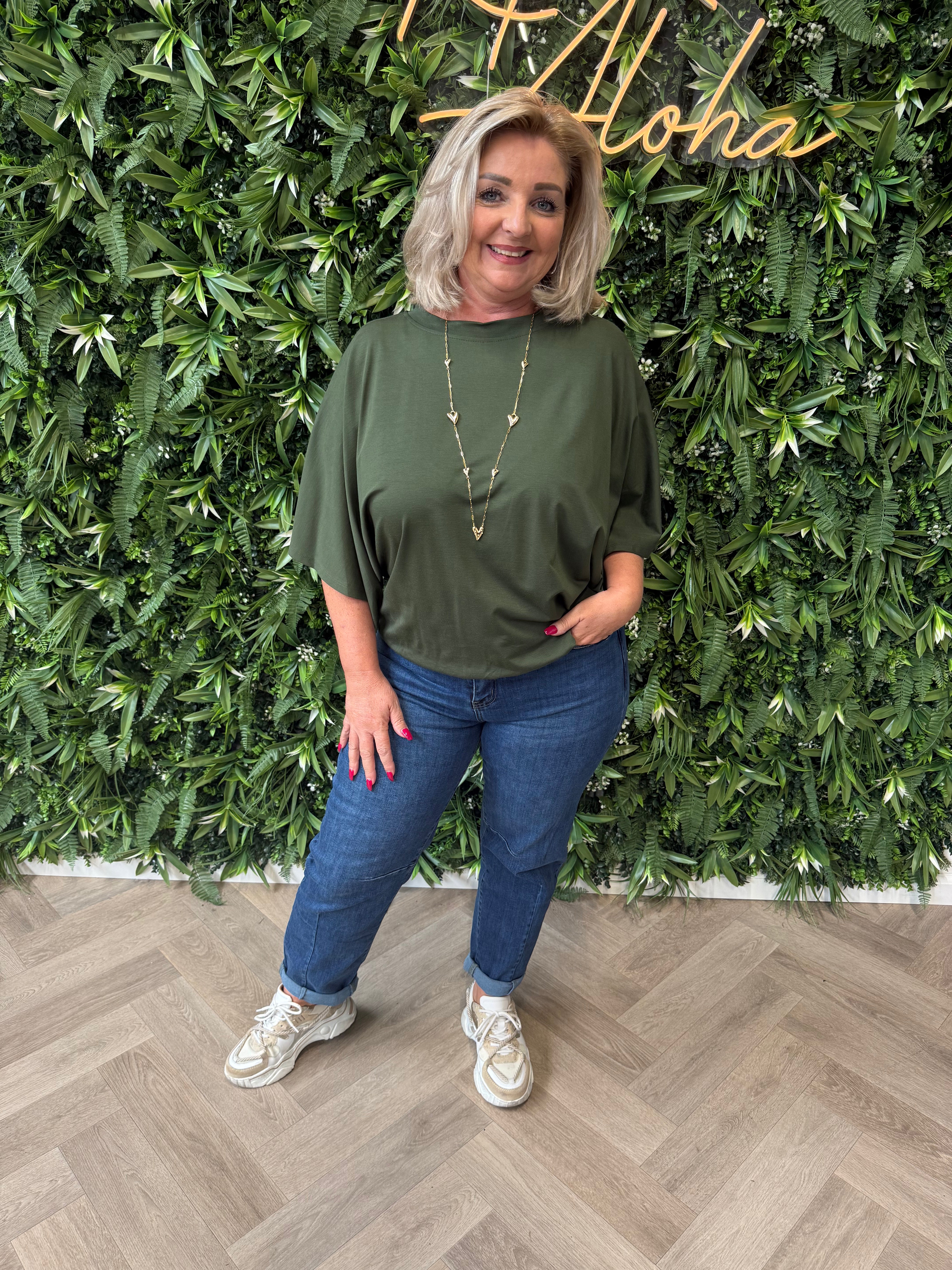 Top met elastieken onderkant legergroen