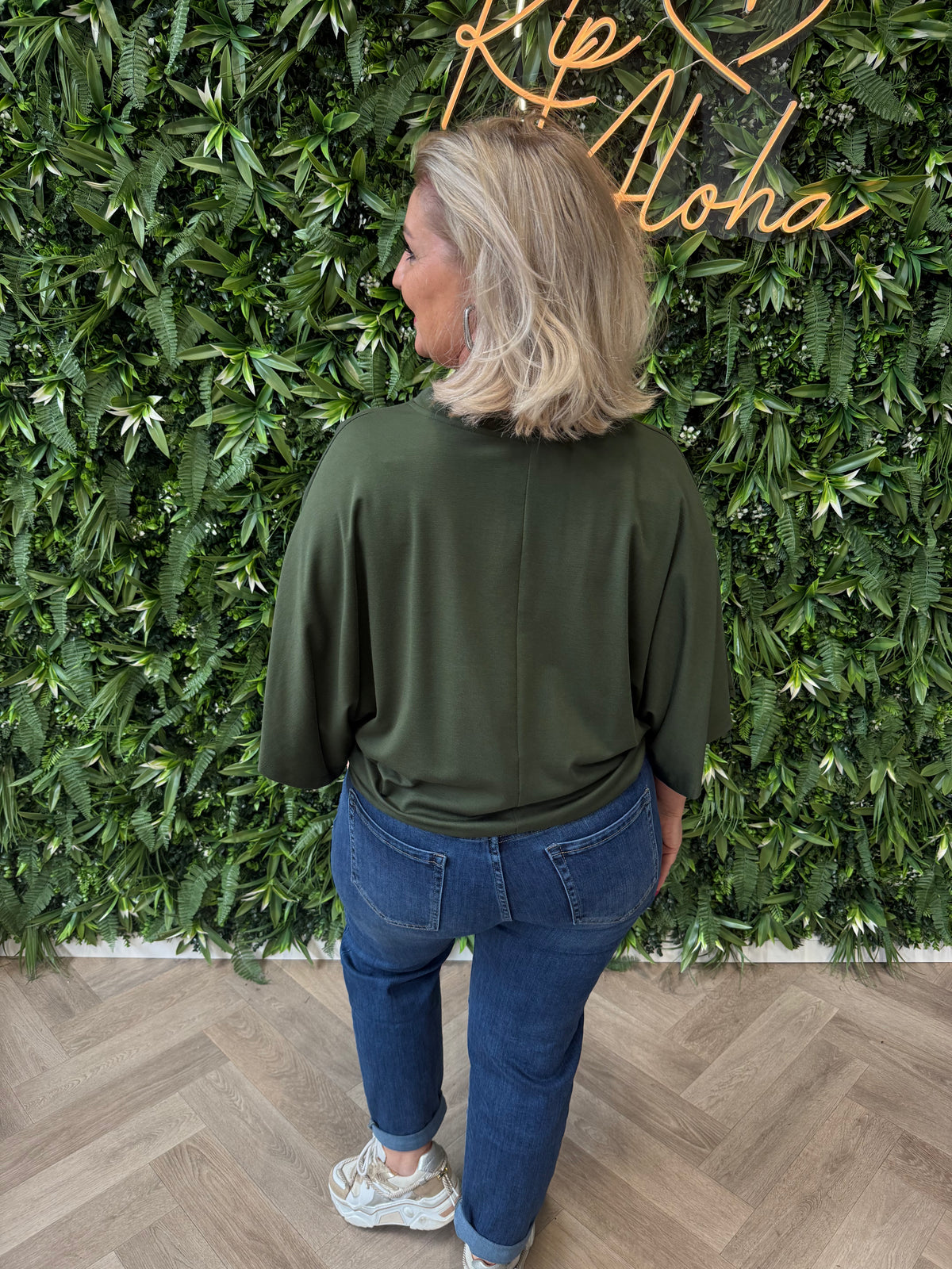 Top met elastieken onderkant legergroen