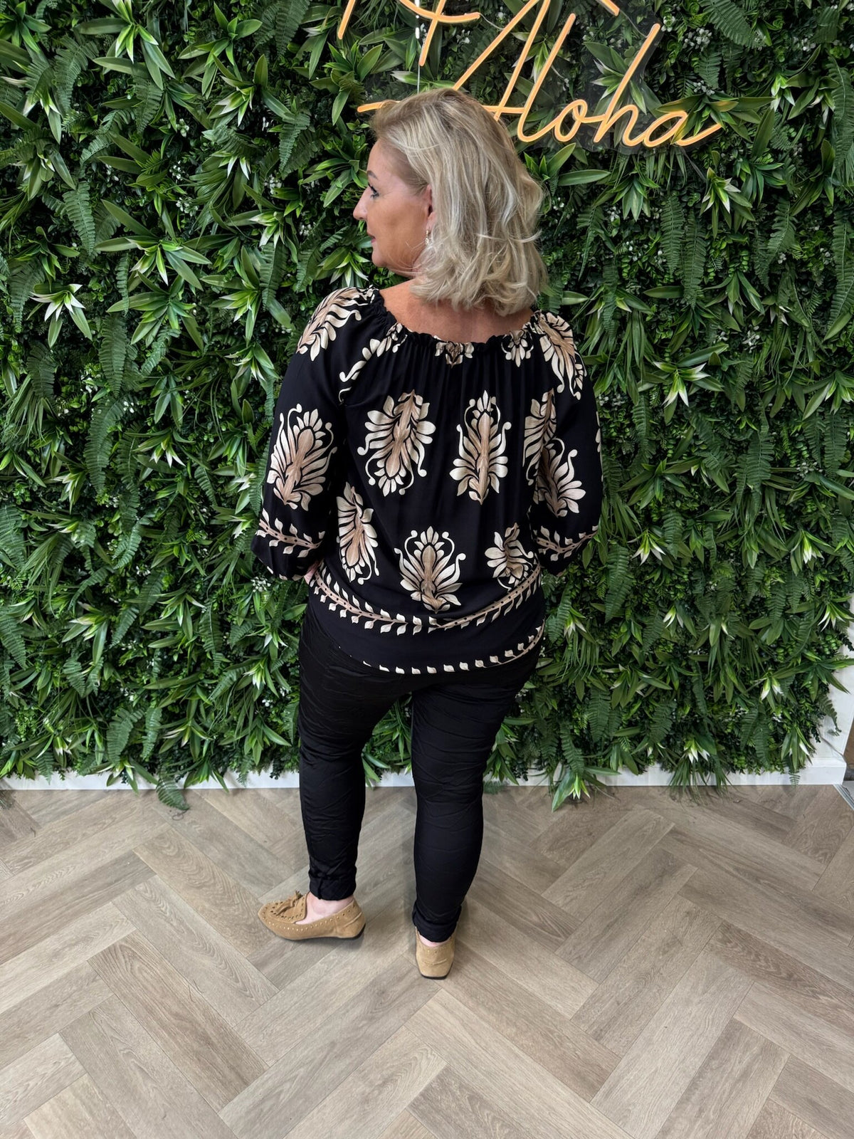 Top bloemen off-shoulder zwart