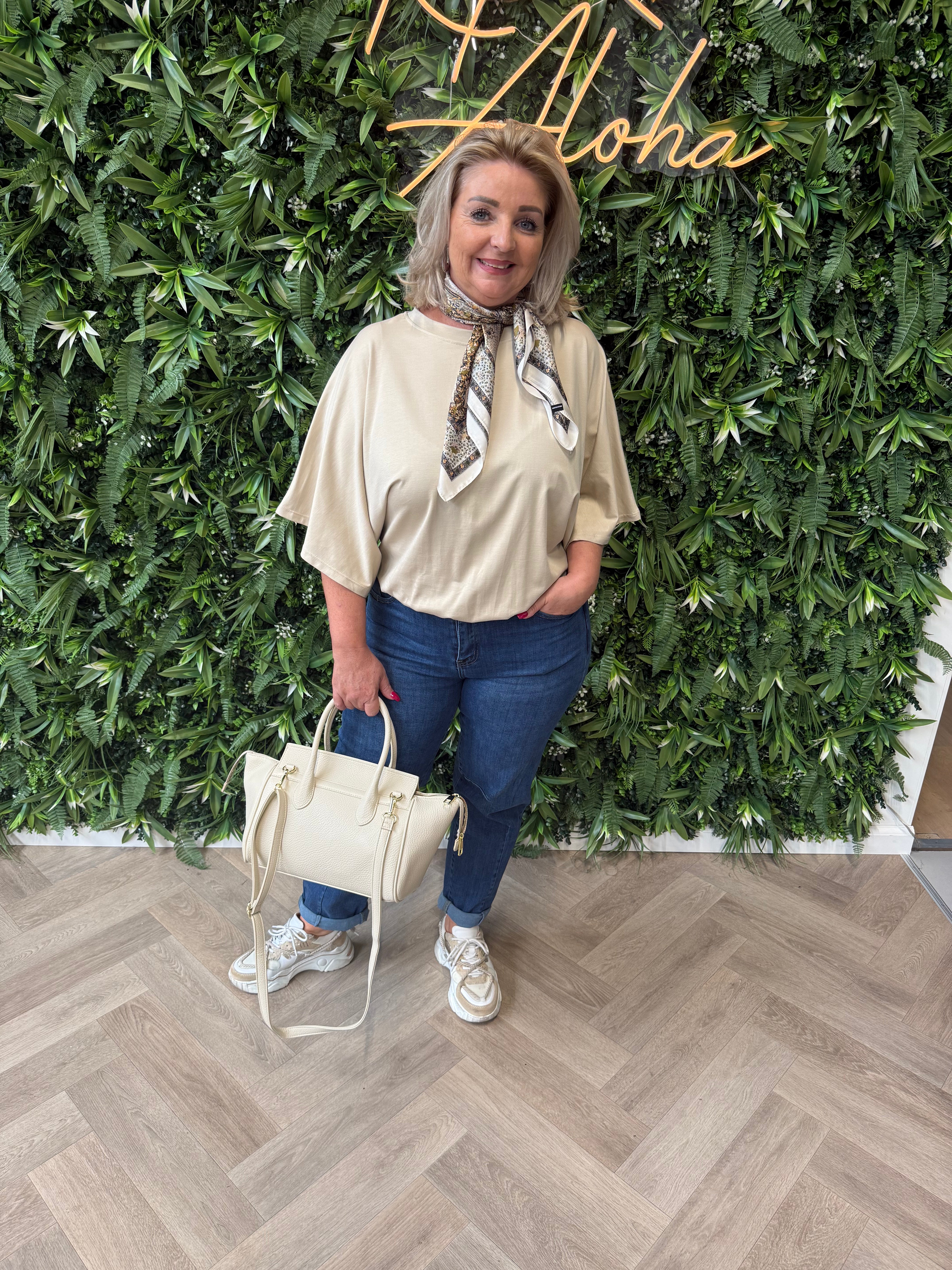 Top met elastieken onderkant beige