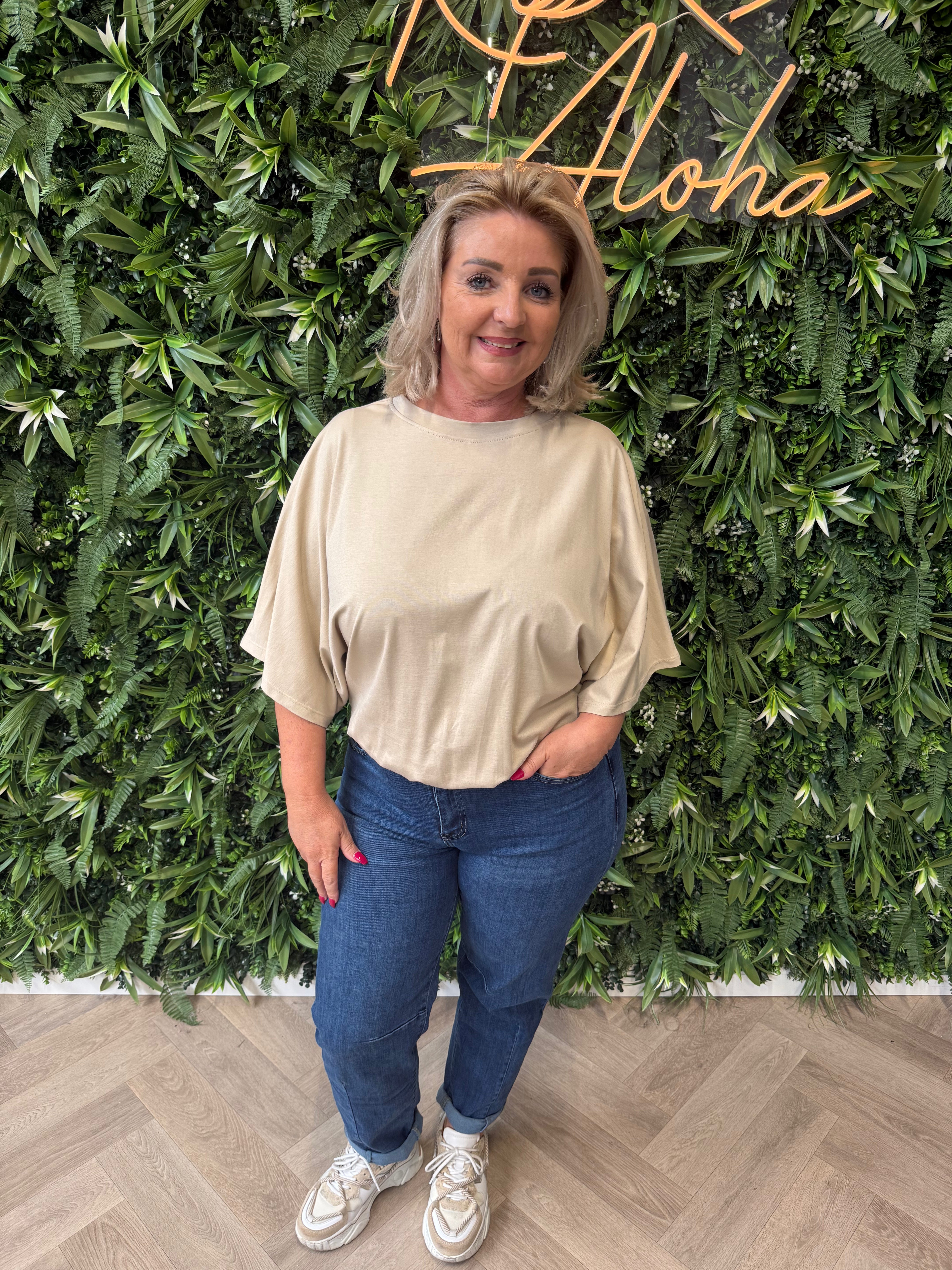 Top met elastieken onderkant beige