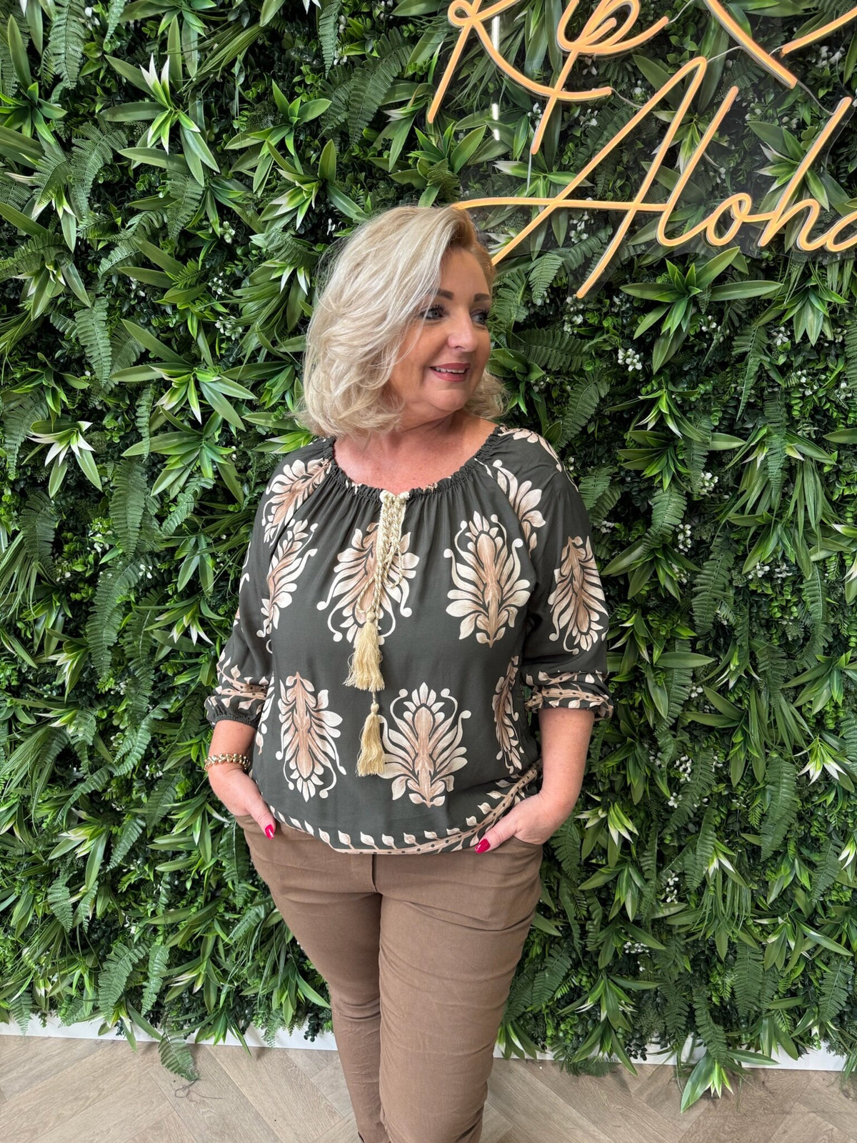 Top bloemen off-shoulder legergroen