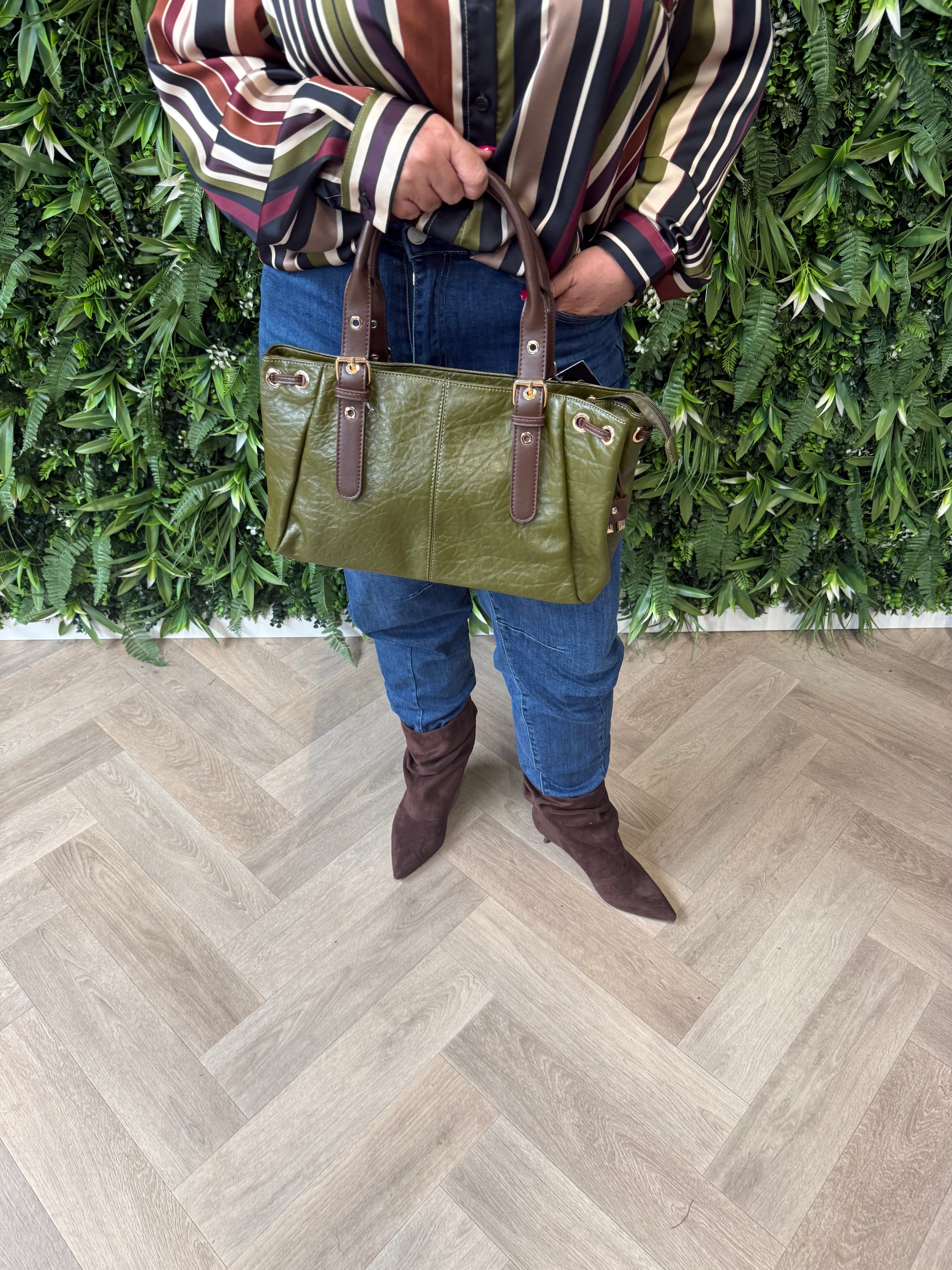 Tas met leatherlook handvat legergroen