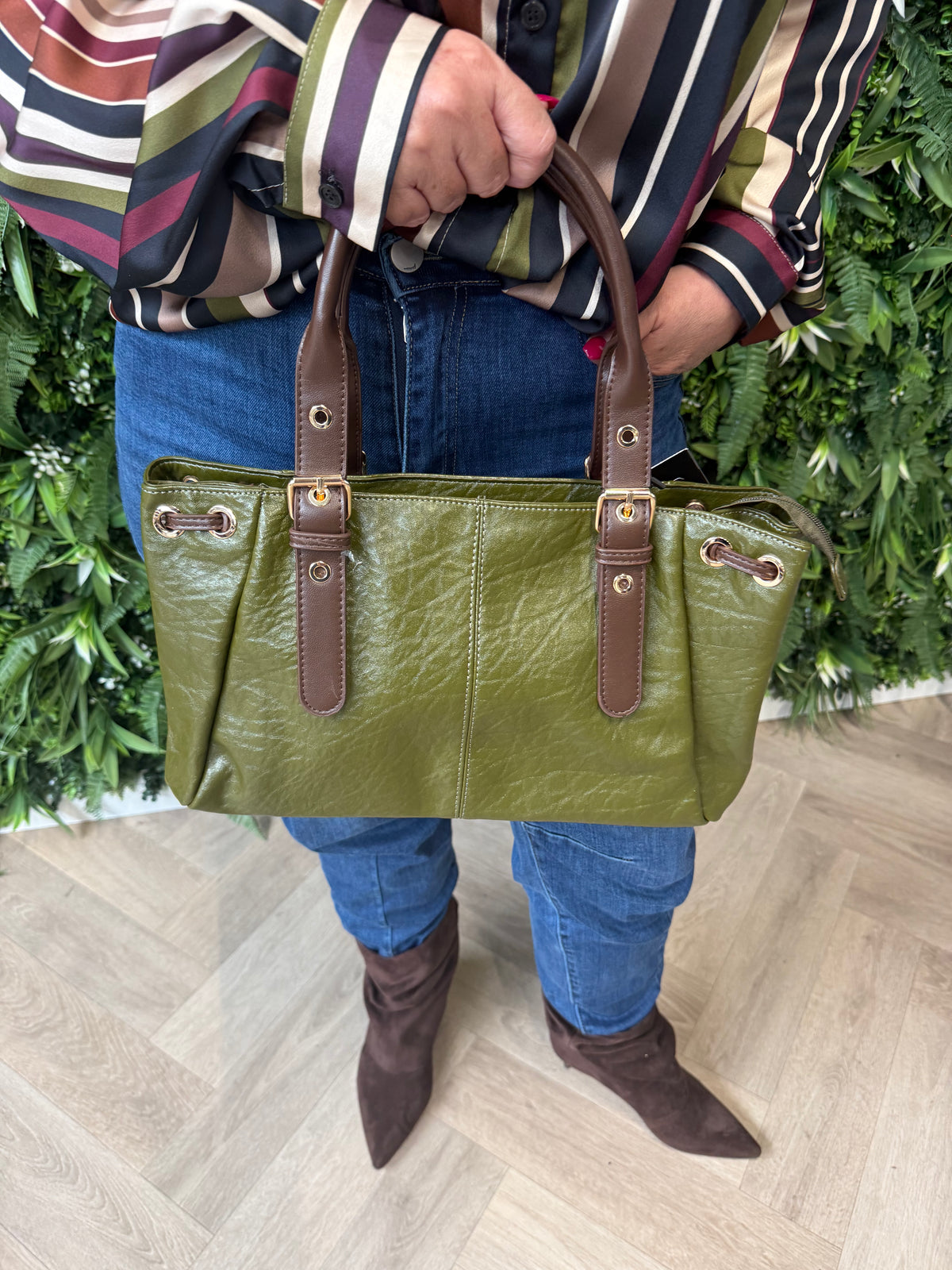 Tas met leatherlook handvat legergroen