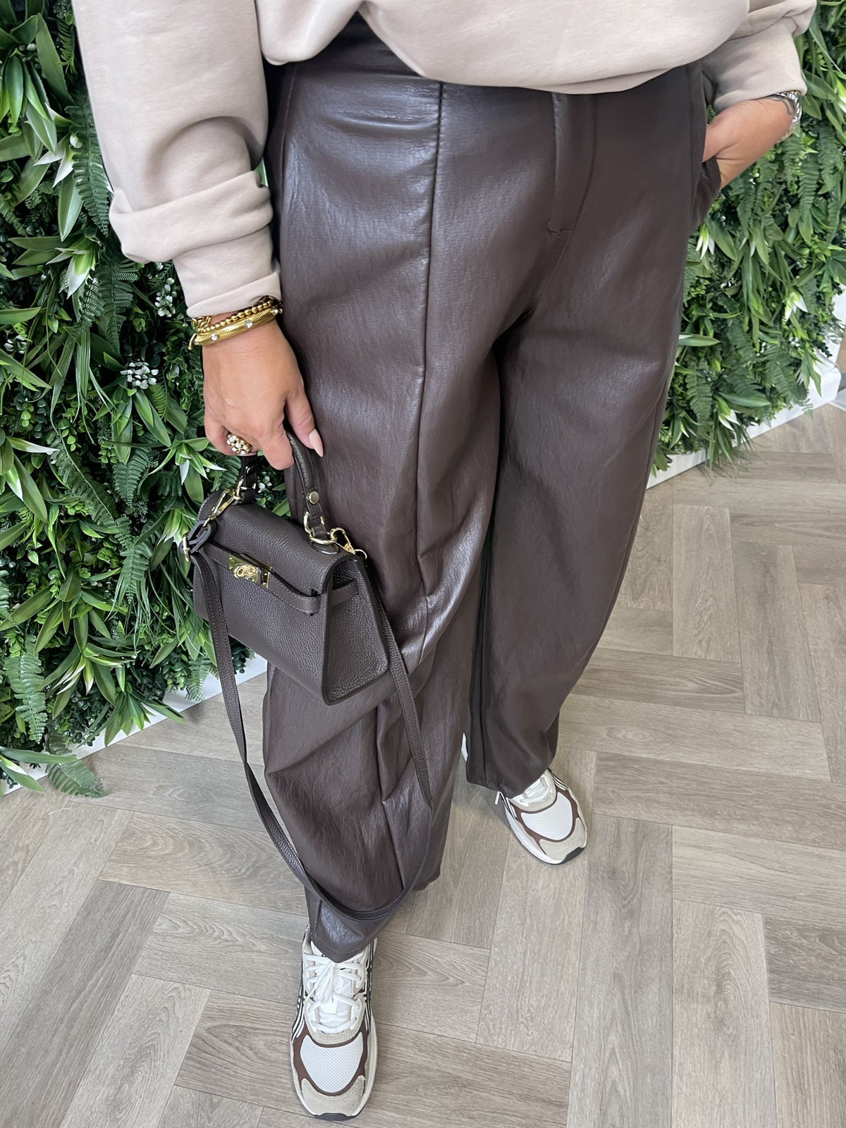 Leatherlook barrel broek donkerbruin