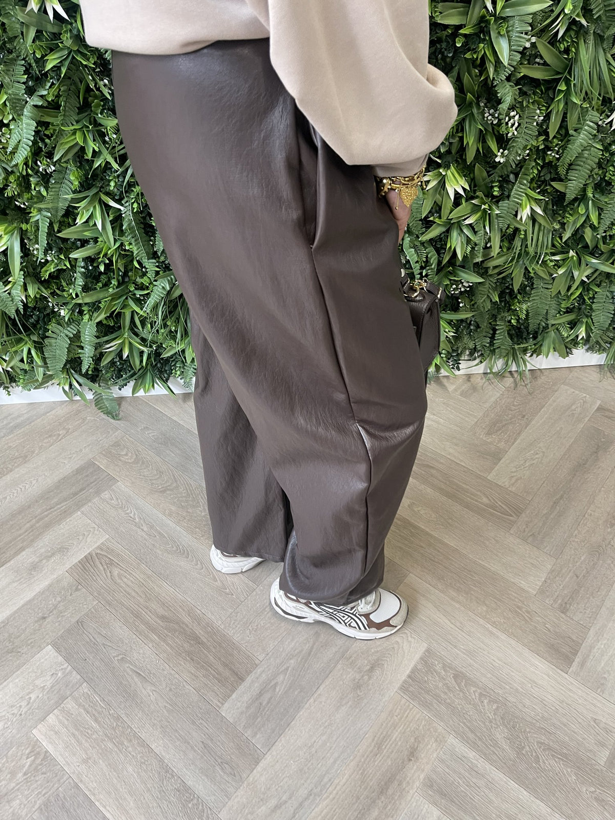 Leatherlook barrel broek donkerbruin