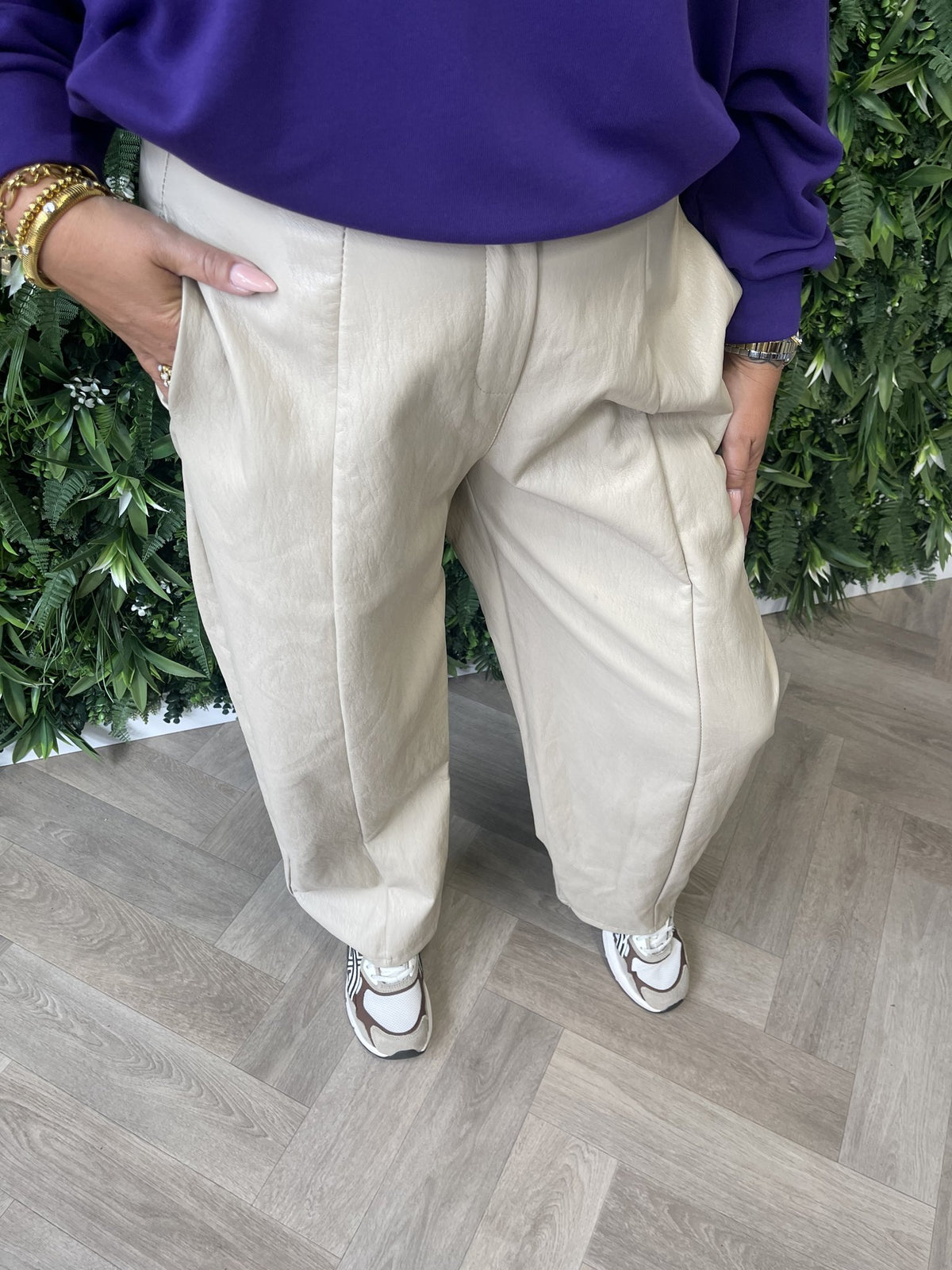 Leatherlook barrel broek beige