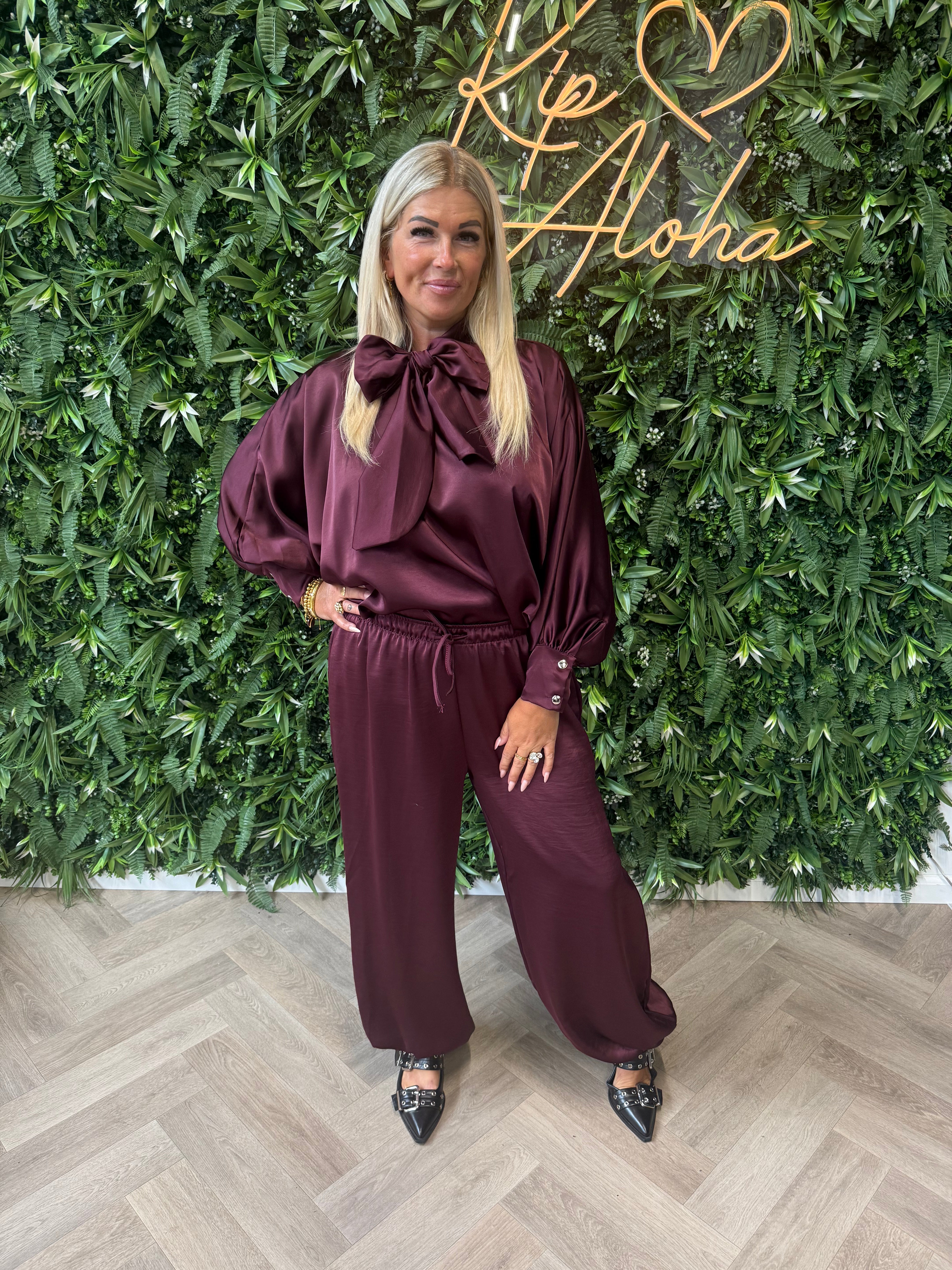 Tweedelig pak ballon broek met strik blouse aubergine