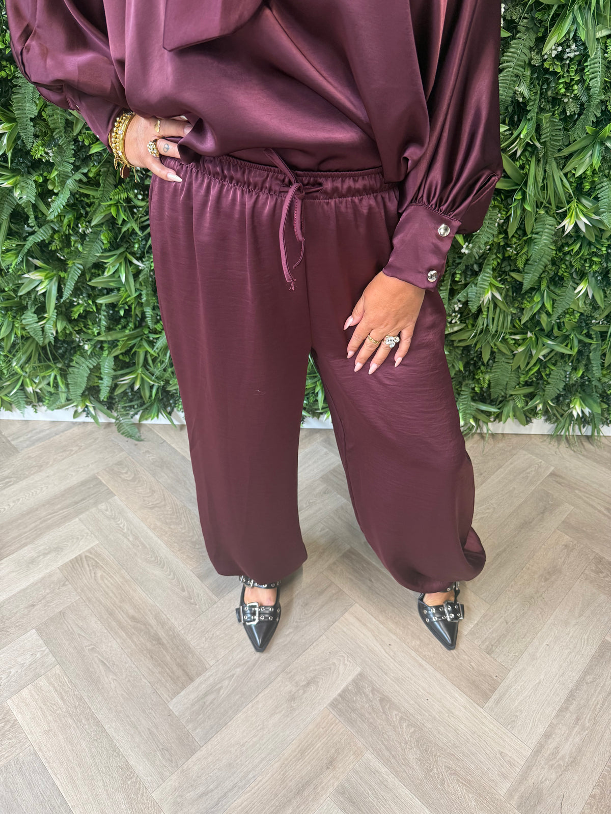 Tweedelig pak ballon broek met strik blouse aubergine