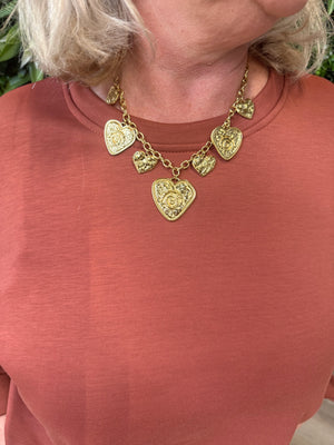 Korte stainless steel ketting met hartjes hangers goud
