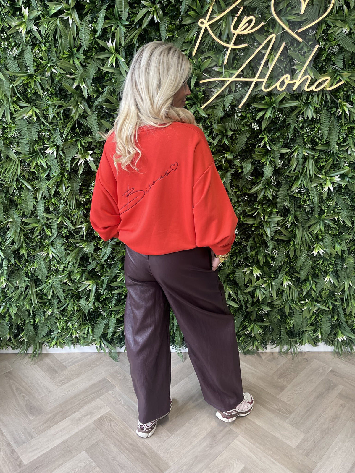 Leatherlook barrel broek aubergine