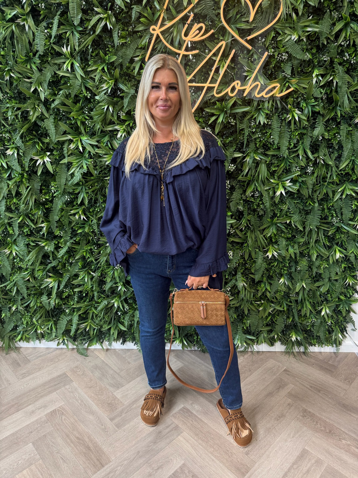 Top met kanten hals marineblauw