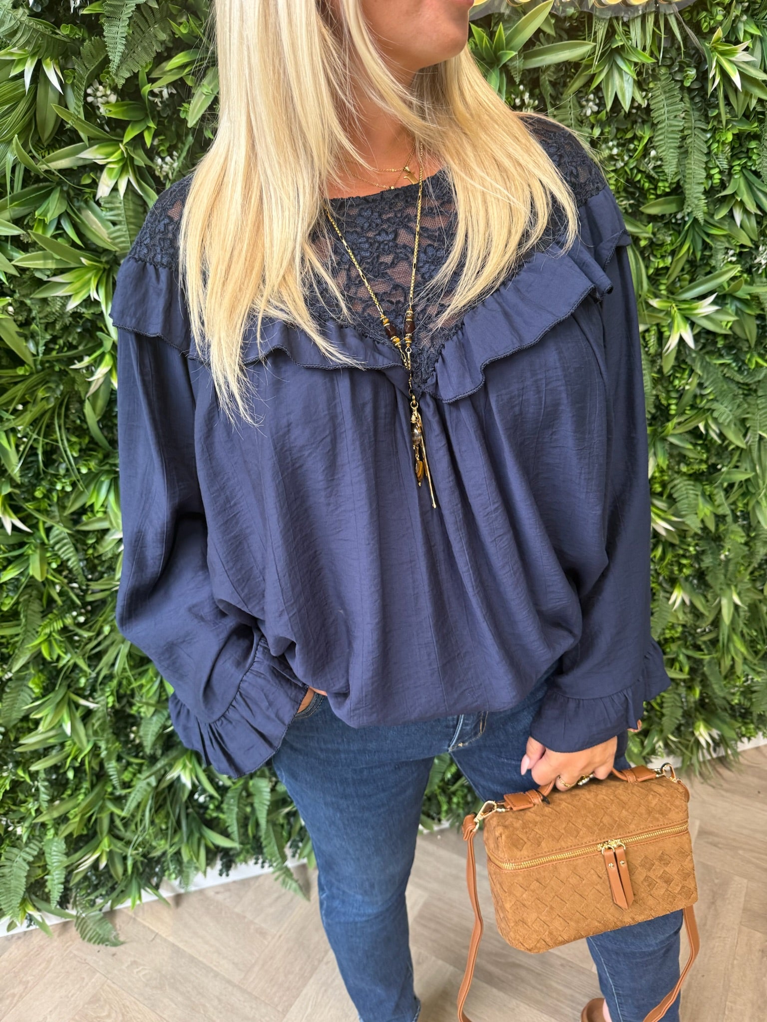 Top met kanten hals marineblauw