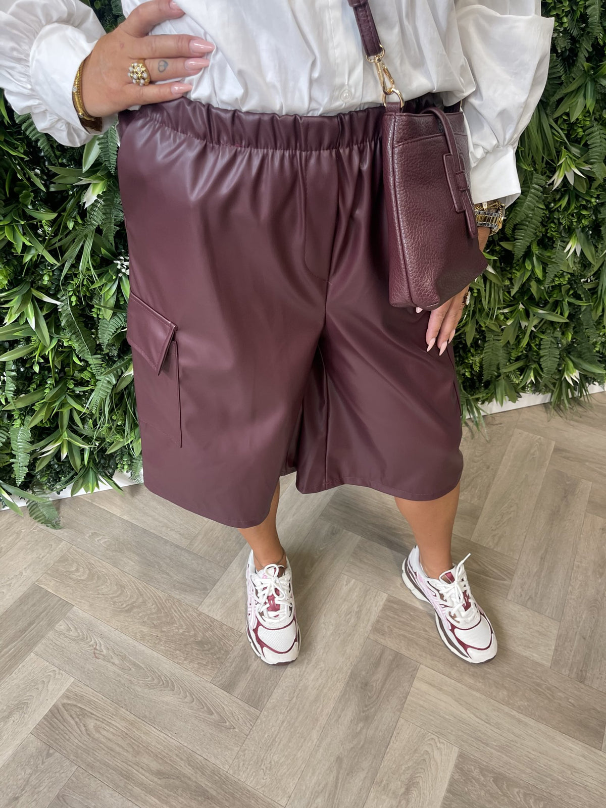 Leatherlook cargo bermuda met zakken bordeaux