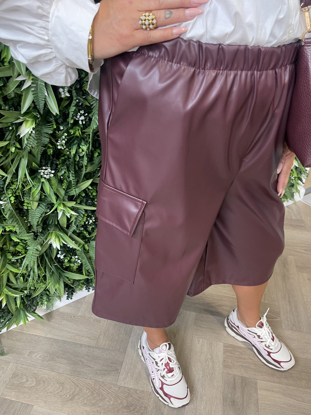 Leatherlook cargo bermuda met zakken bordeaux