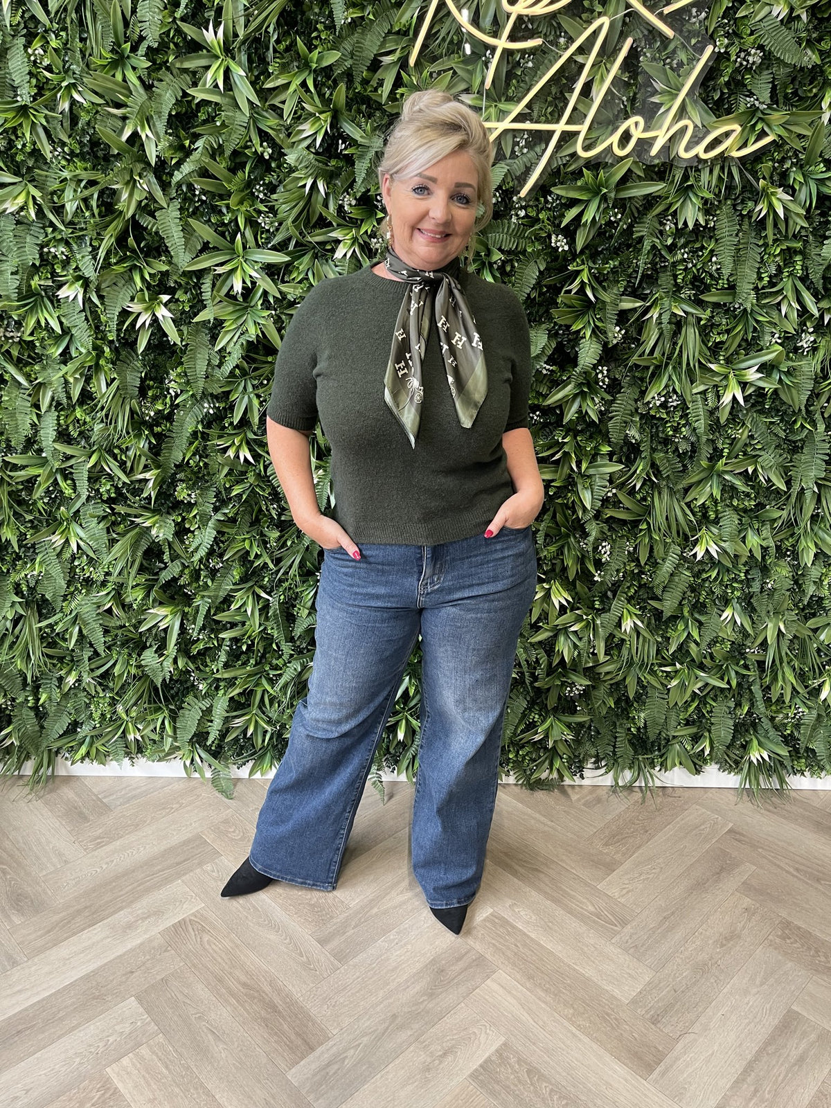 Fijn gebreide trui korte mouwen legergroen
