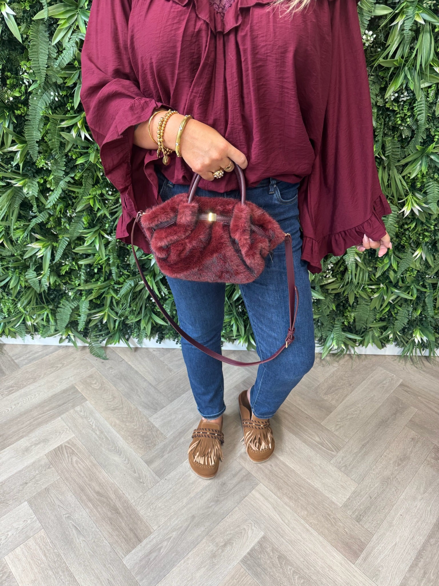 Faux fur tasje met leatherlook details bordeuax