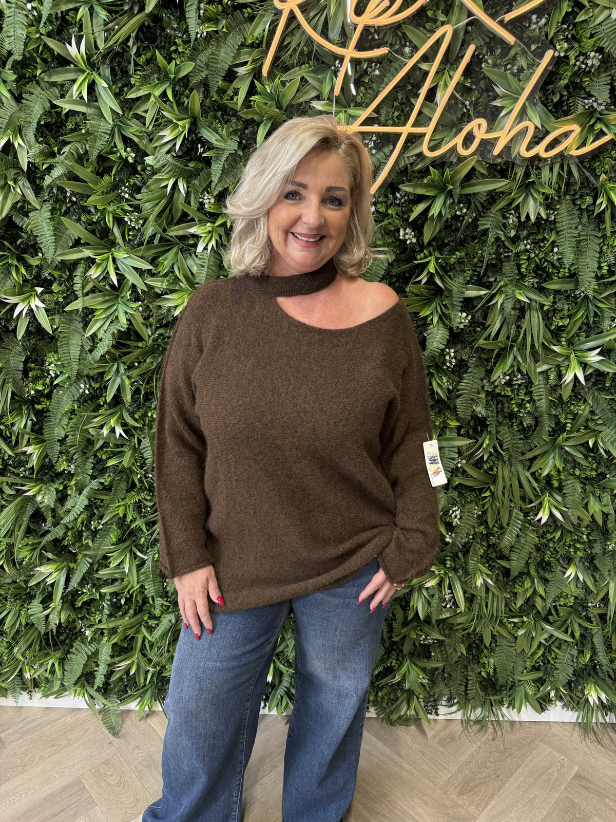 Trui off-shoulder hals detail donkerbruin