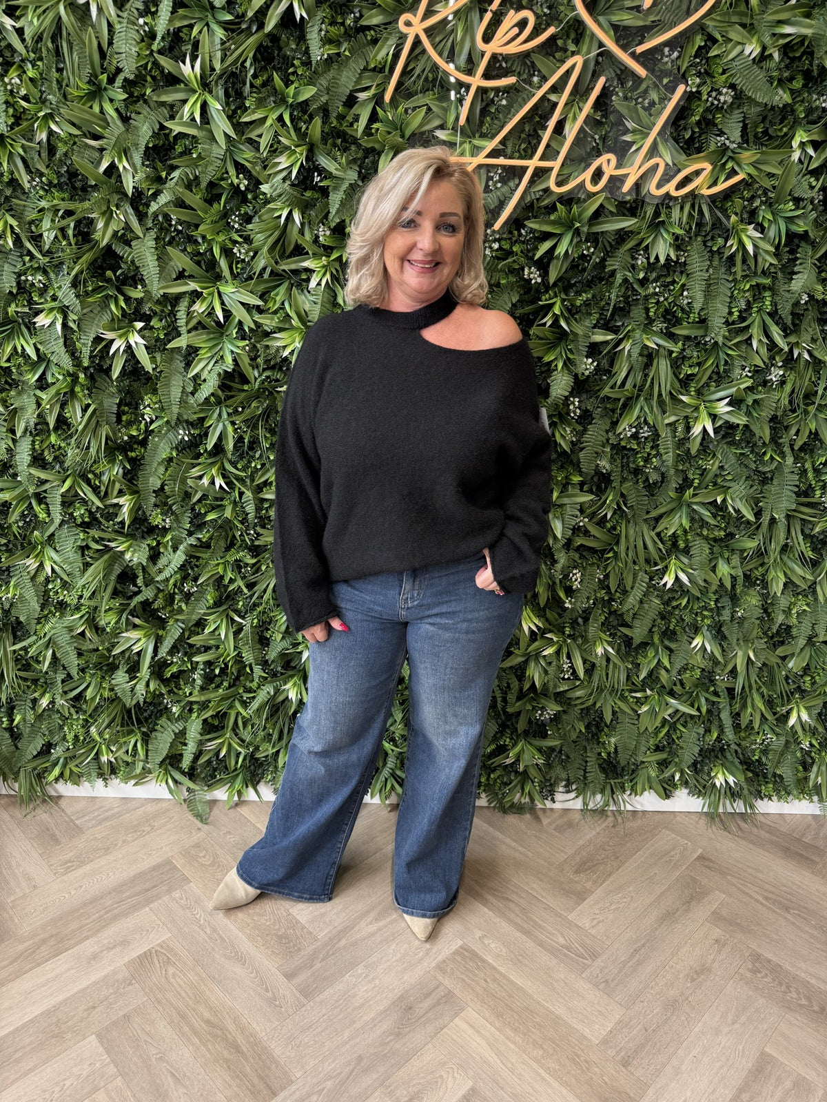 Trui off-shoulder hals detail zwart