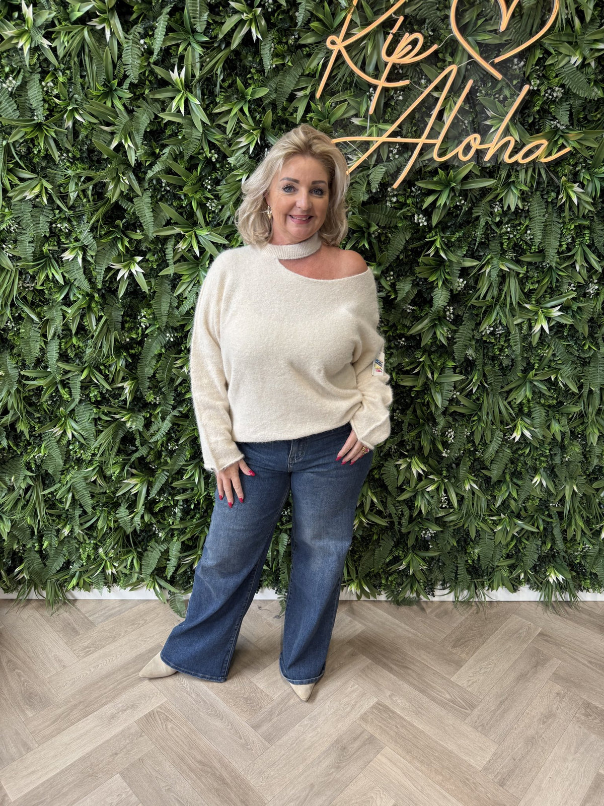 Trui off-shoulder hals detail creme