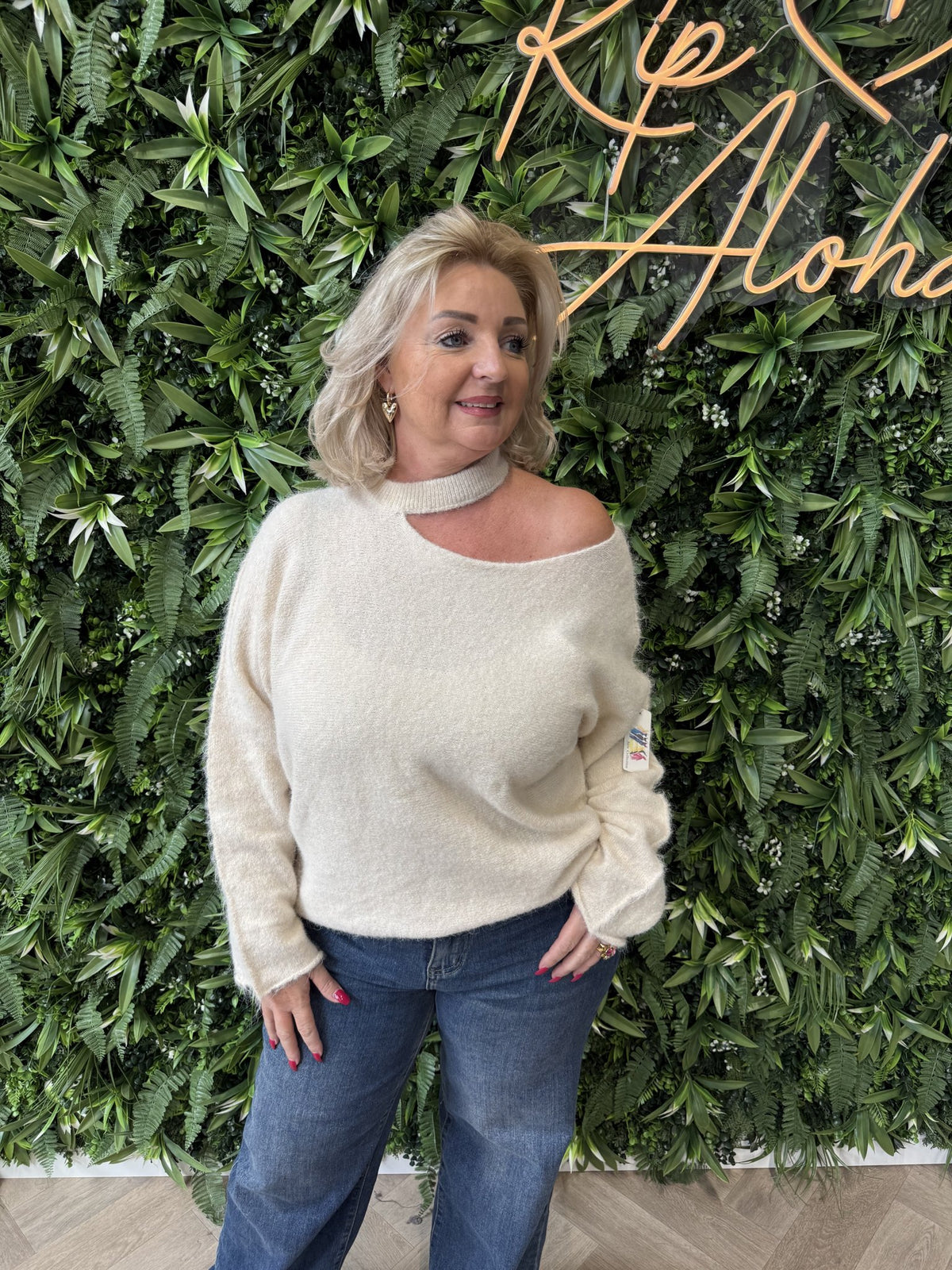 Trui off-shoulder hals detail creme