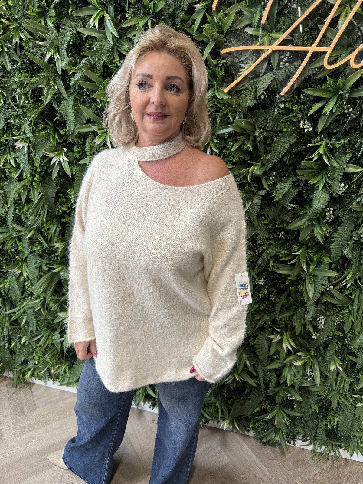 Trui off-shoulder hals detail creme