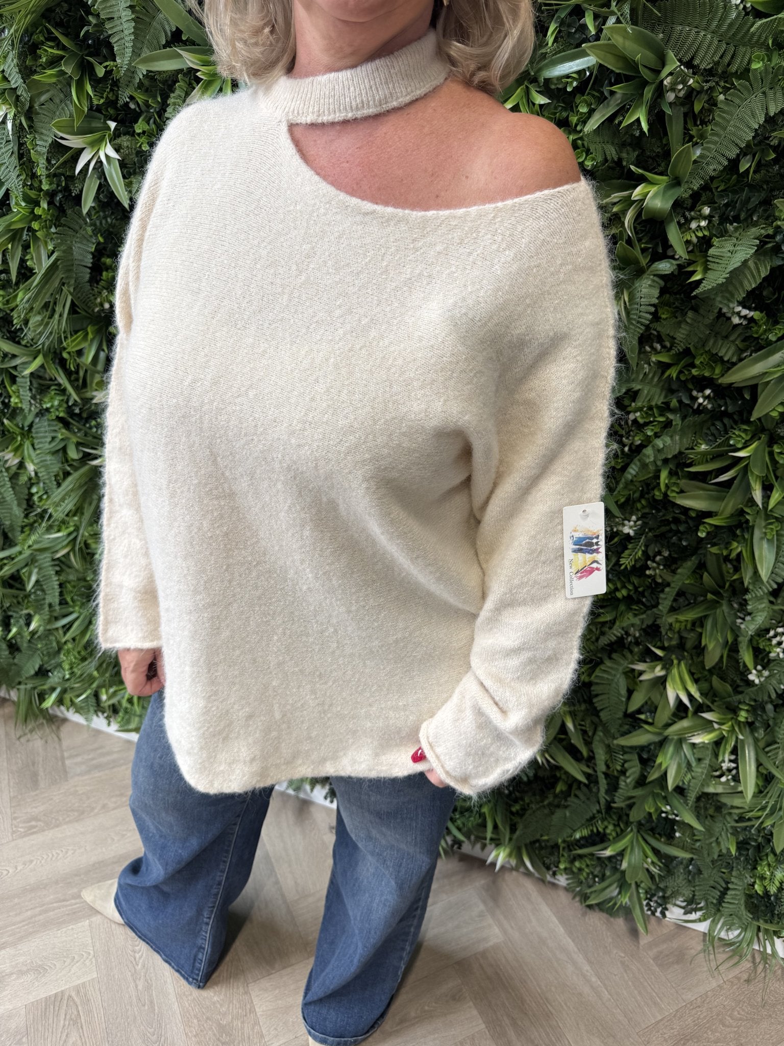 Trui off-shoulder hals detail creme