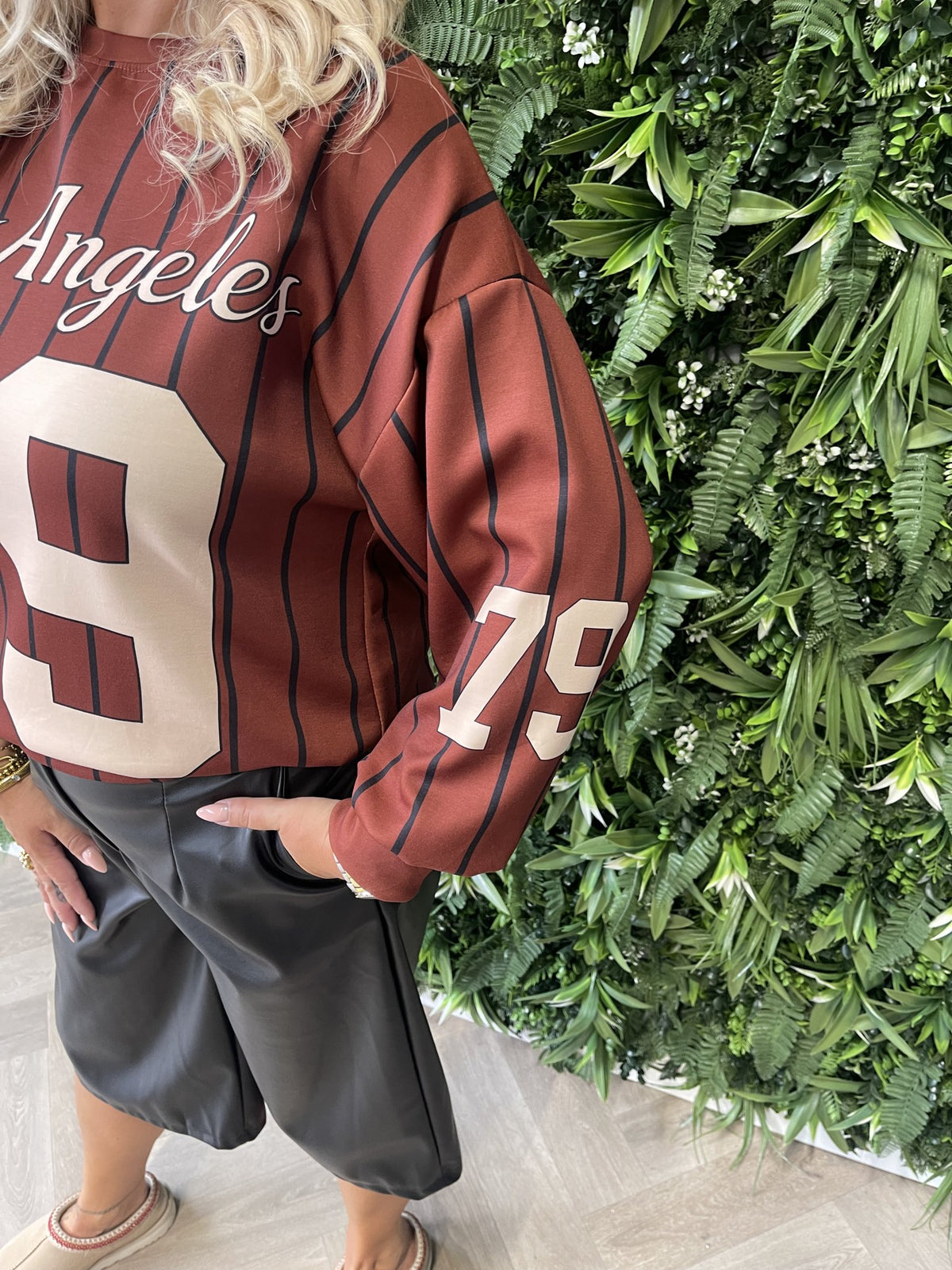 Sweater fijne streepjes LA 79 roestbruin