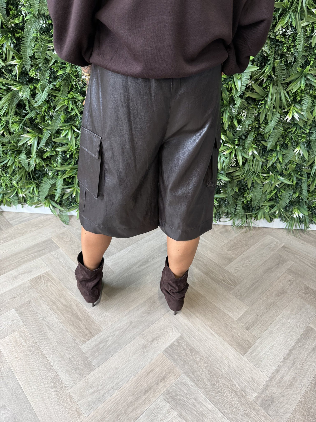 Bermuda cargo leatherlook donkerbruin