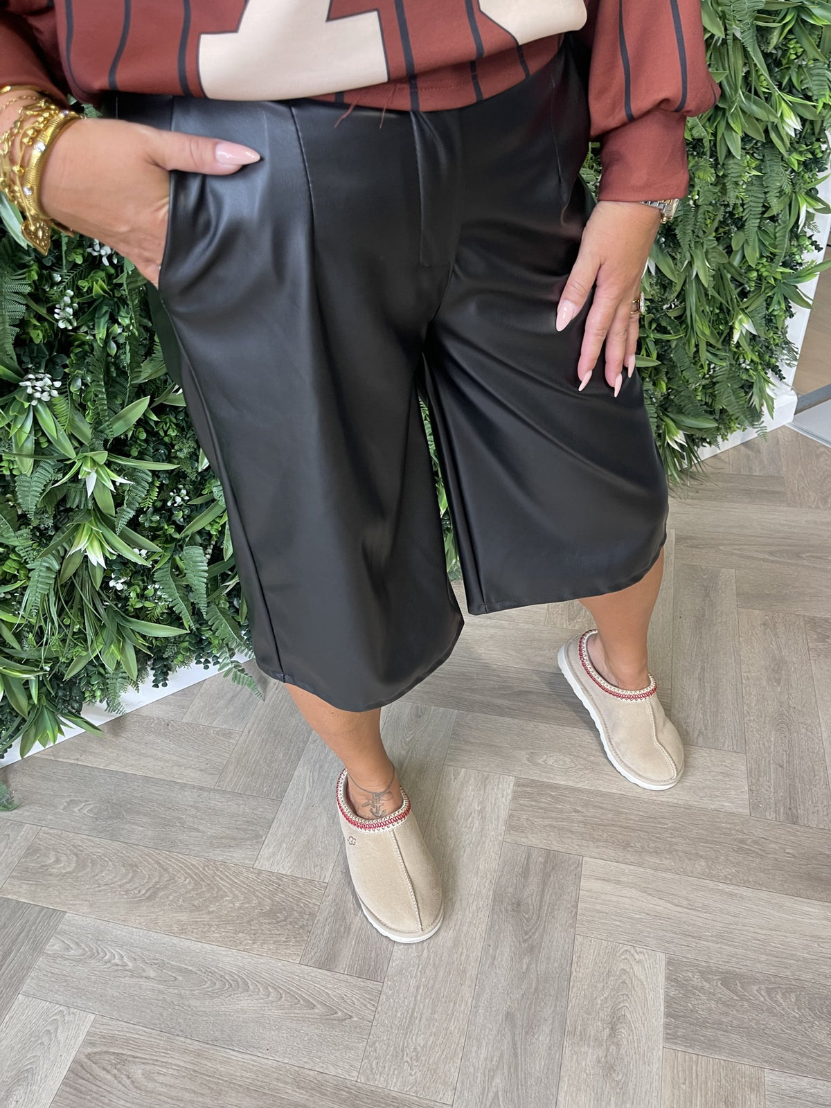 Leatherlook bermuda zwart