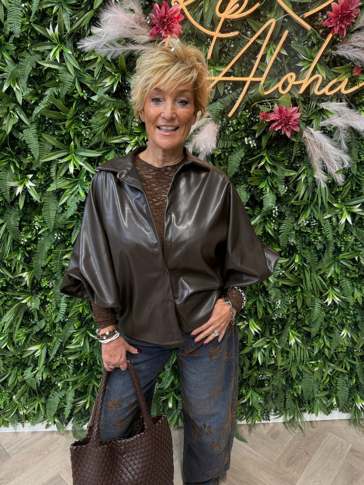 Leatherlook blouse pofmouwen donkerbruin