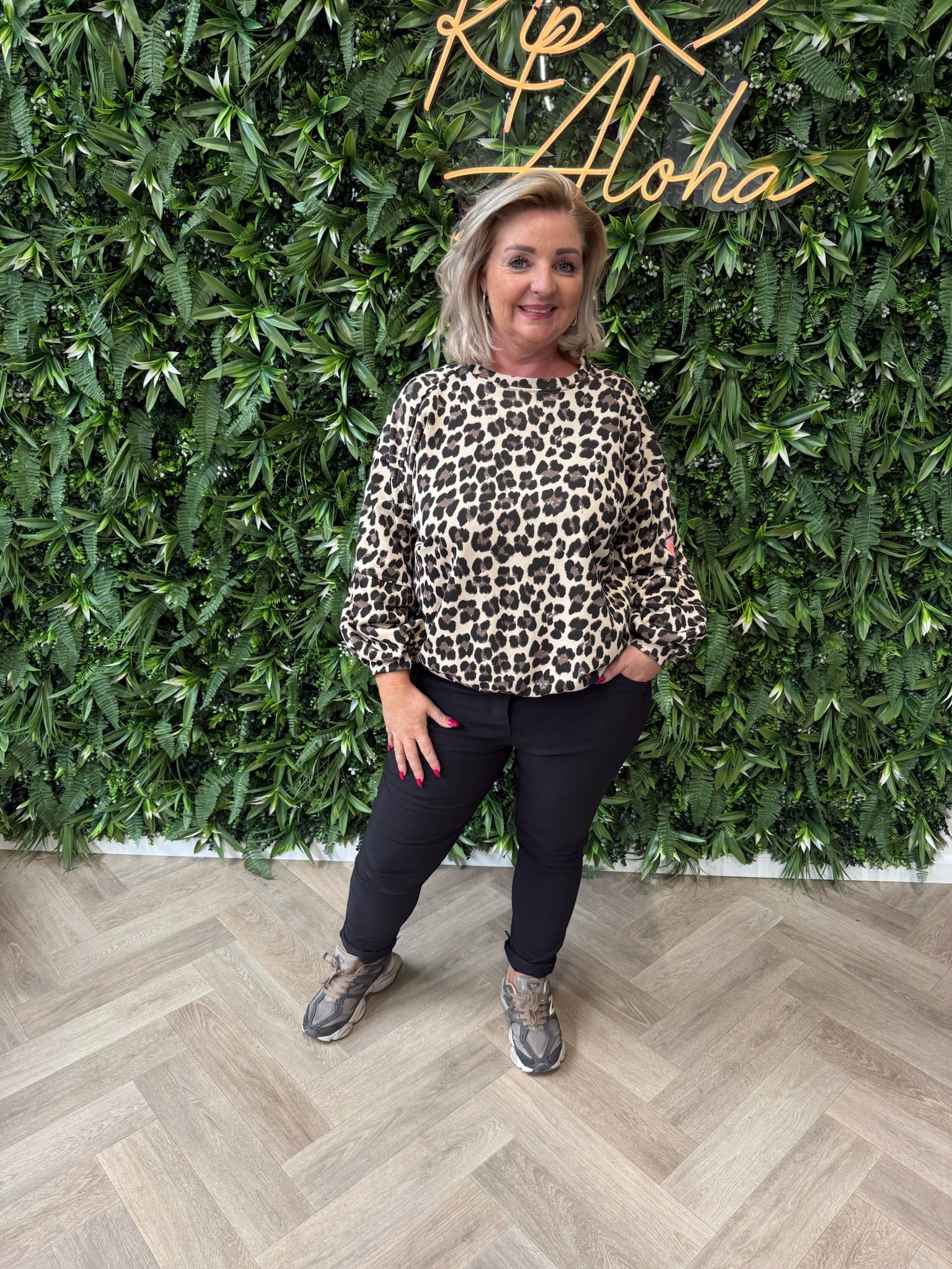 Sweater panter selflove club lichtbruin