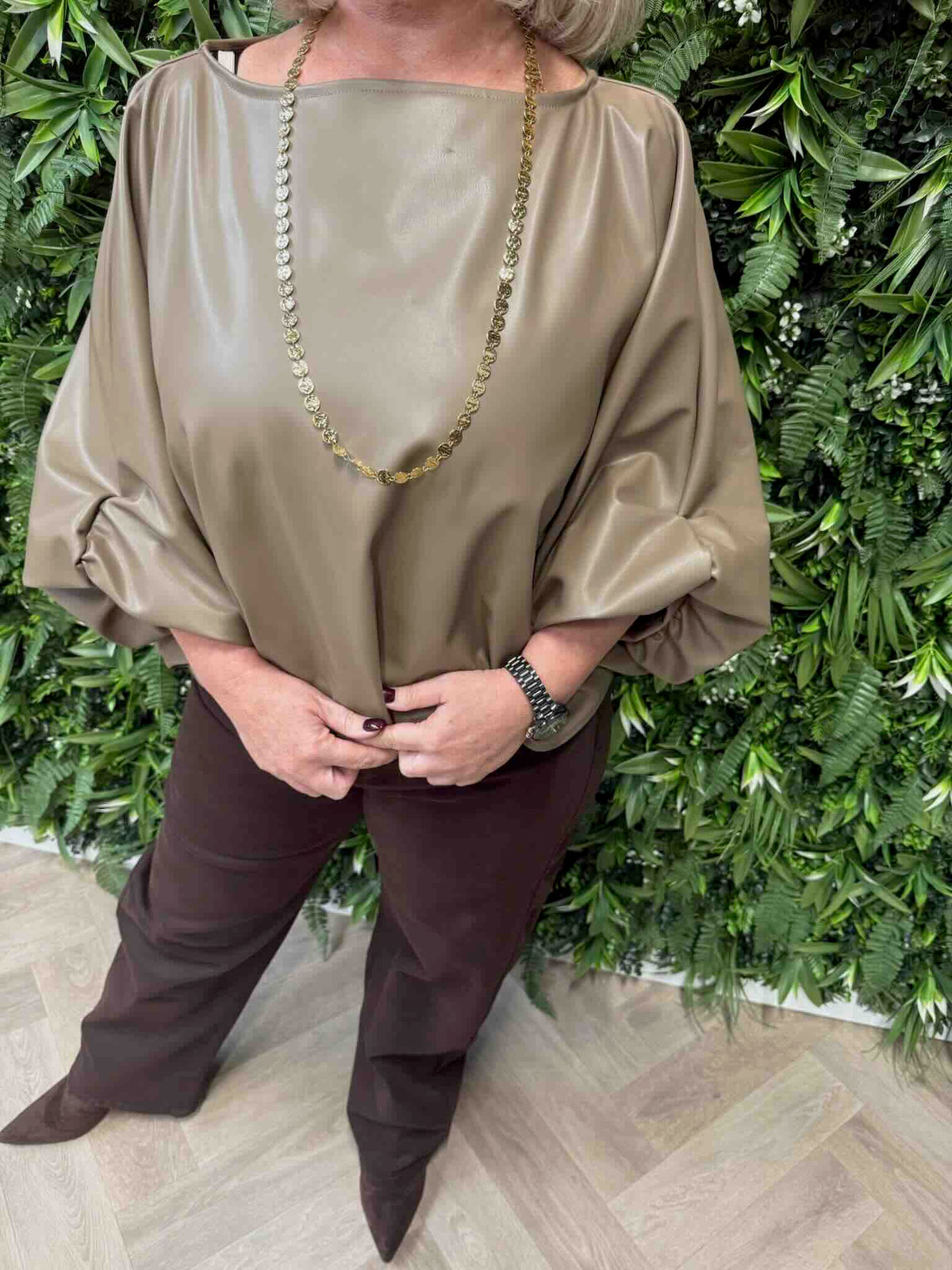 Leatherlook vleermuis top taupe