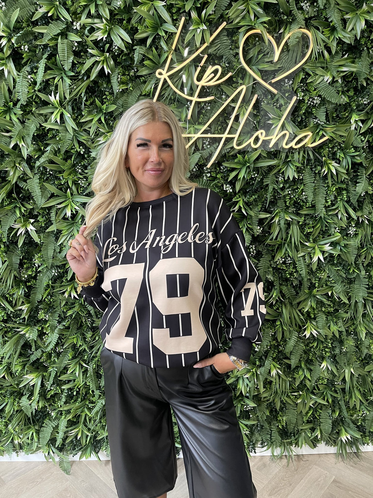 Sweater fijne streepjes LA 79 zwart