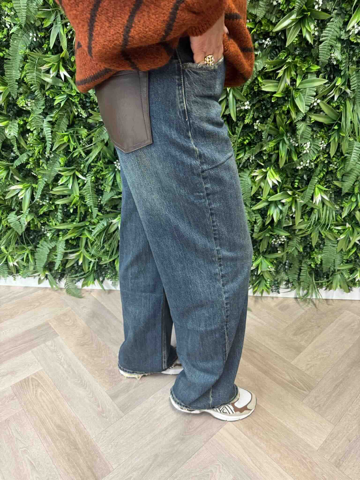 Queen of hearts wide leg met leatherlook kontzakken stonewash