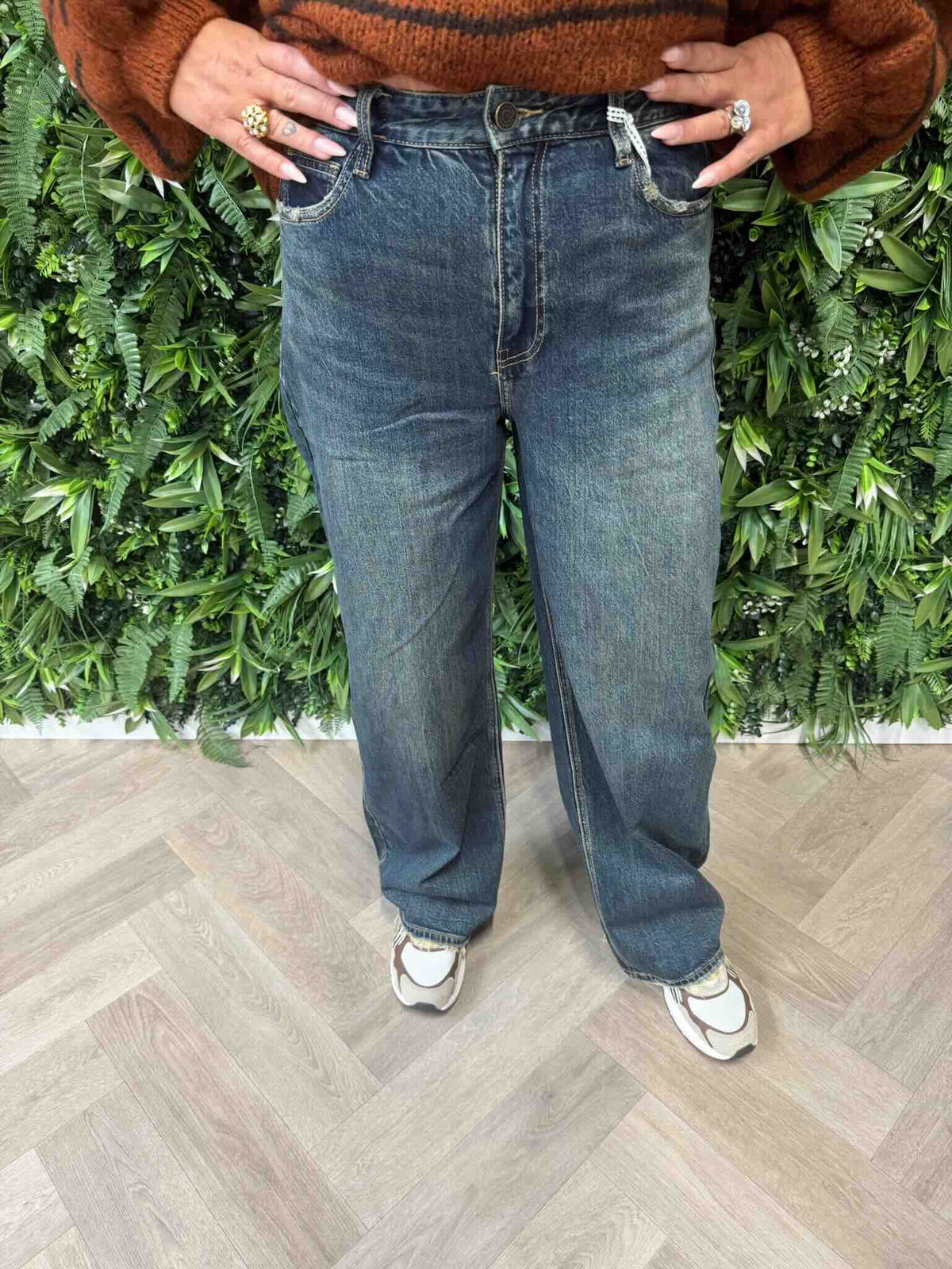 Queen of hearts wide leg met leatherlook kontzakken stonewash
