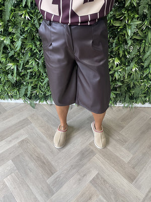 Leatherlook bermuda aubergine