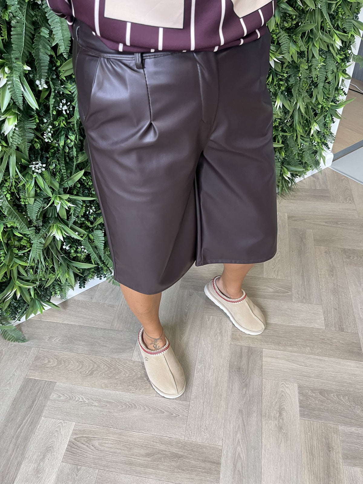 Leatherlook bermuda aubergine