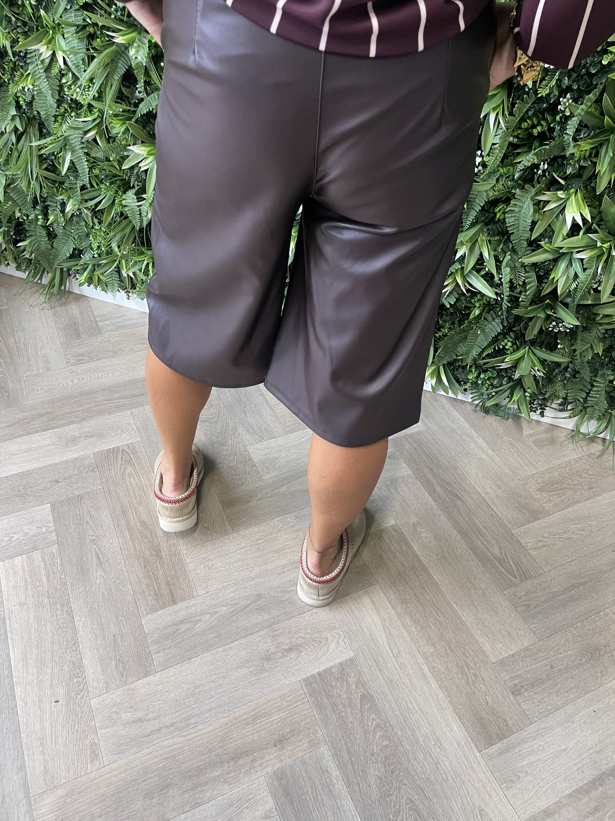Leatherlook bermuda aubergine